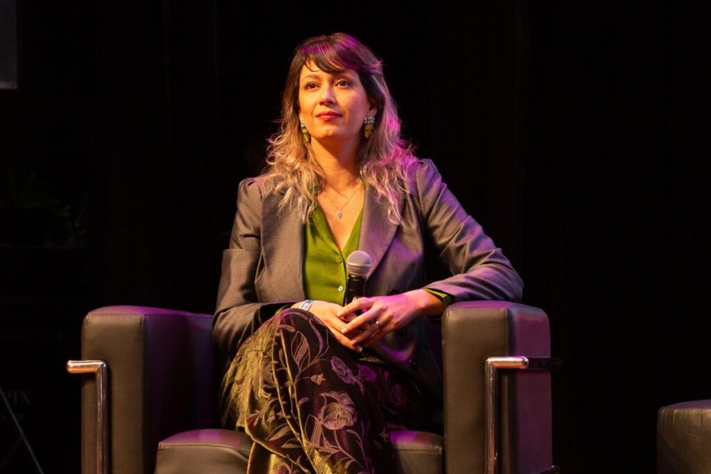 Legenda: Renata Horta, CEO da TroposLab, no palco do Minas Summit. Foto: Camila Rocha